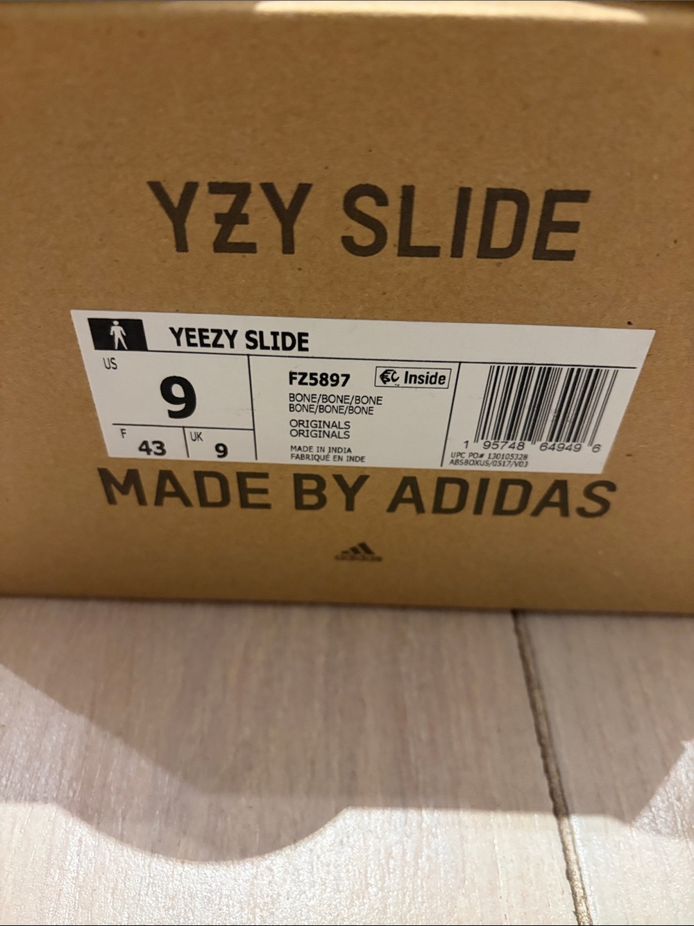 Yeezy Slide in Light Tan / Cream - Picture 2 of 5